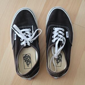 Vans - Authentic Shoe - US Men 4.5 / US Women 6.0 - Black/White
